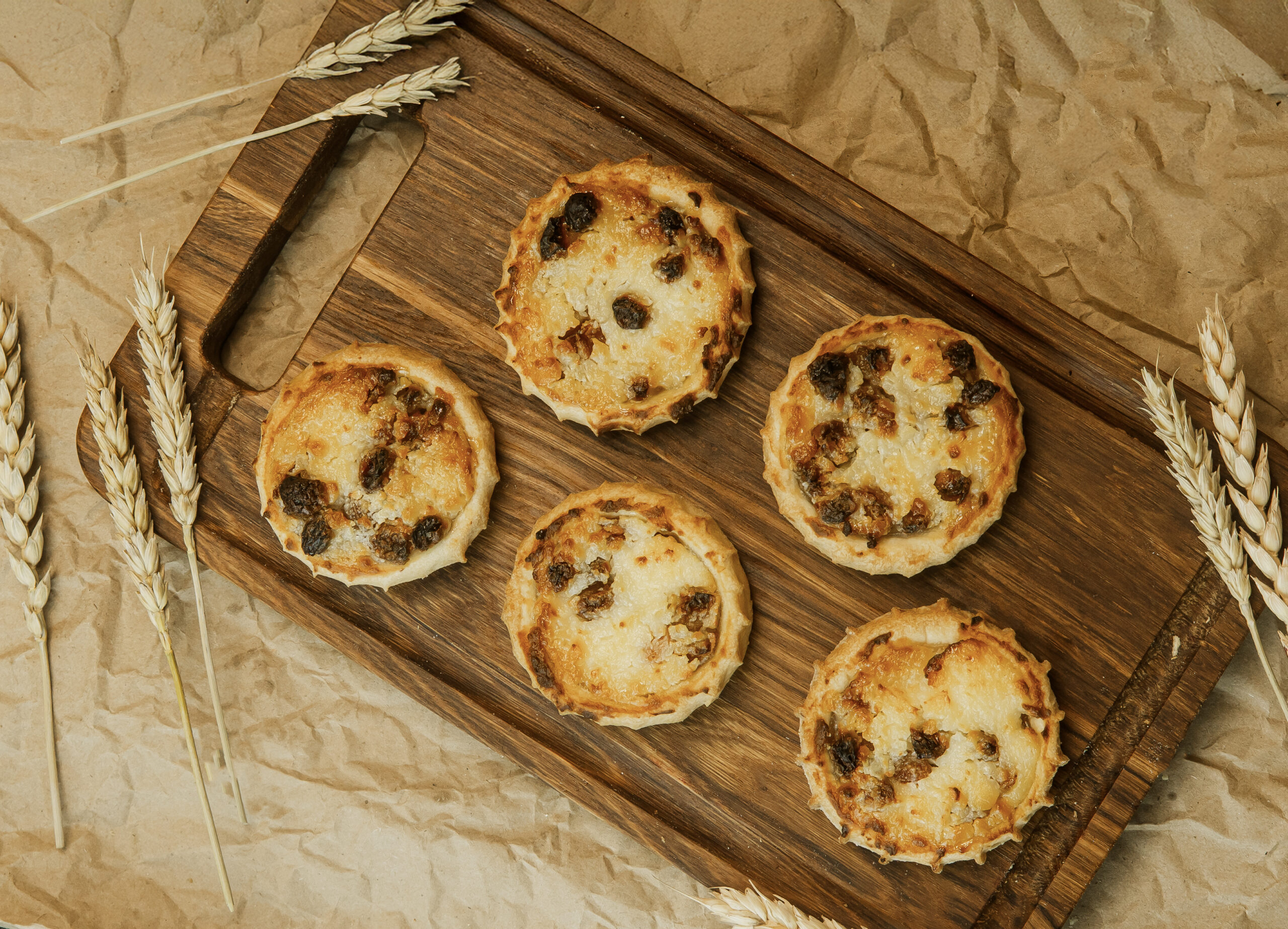 Перепечки творог с изюмом Перепечи с творогом и изюмом